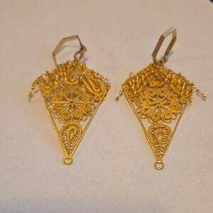 Elegant Gold Filigree Earrings